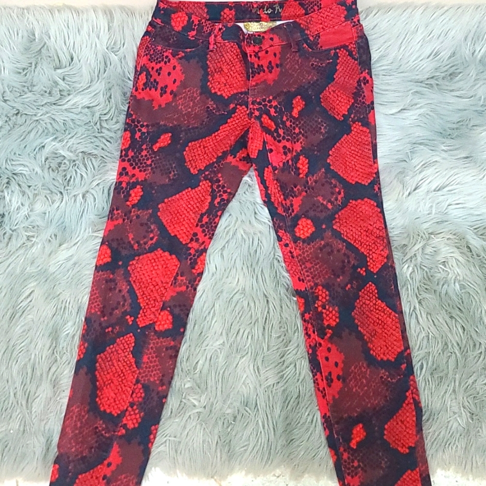 Princess Vera Wang; Size 3  Red and Black